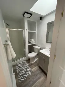 Stay on Main, lovely 1 bedroom renovated unit - Image 3