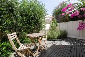 Lemon Cottage: Sunny Urban Retreat - Image 4