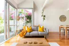 Lemon Cottage: Sunny Urban Retreat - Image 2