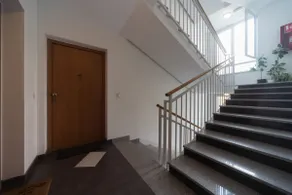 Well-equipped apartment with free parking - Image 4