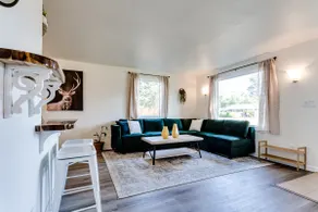 Fir-Grove Retreat-Stylish Home in Tranquil Setting - Image 3
