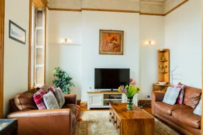 Beautiful Grade II listed apartment. - Image 2