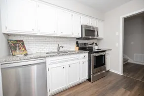 Newly renovated, comfortable, home in N Columbus - Image 4