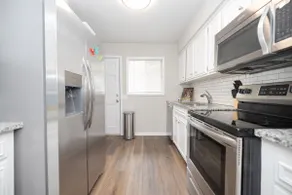 Newly renovated, comfortable, home in N Columbus - Image 2