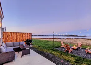 Moody Ocean - Hot Tub, 2 Bdrm Oceanfront Cottage - Image 4
