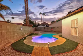 King Bed Spa Pool Grill ~15 min to Downtown Vegas - Image 5