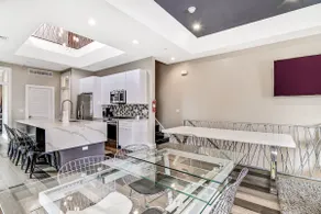 Exquisitely Designed w/Huge Roof Deck - Sleeps 10! - Image 2