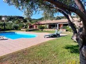Small villa with a beautiful garden overlooking the sea - Image 2