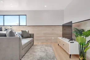 Spacious 6BR/3.5BTH Home in Los Angeles - Image 4