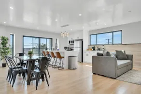 Spacious 6BR/3.5BTH Home in Los Angeles - Image 5