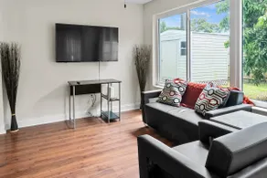 Modern home, 3 bd, 2 ba, Hard Rock Stadium - Image 4
