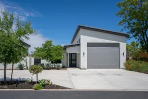 Modern, Bright Spacious Home ~ - Image 4