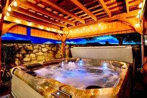 Tuscan Villa Outdoor Living, Jacuzzi & Gym - Image 5