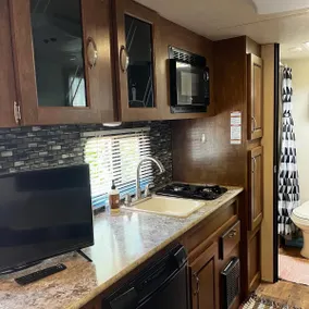 Travel Trailer near Cruises/Beaches/Rockets *3 ppl - Image 3