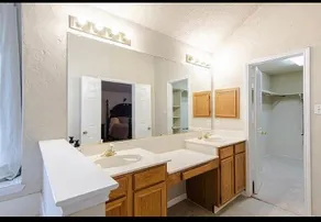 Comfy 3-Bedroom Home in Arlington - Image 2