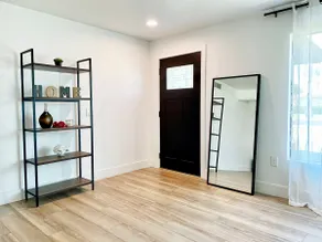 Newly remodeled beauty in Phoenix - Image 5