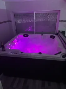 Zen and cozy accommodation, with jacuzzi and cinema room - Image 3