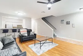 Cozy 2-bedroom w/ amenities 1 King and 2 Queens - Image 4