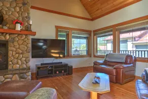 Blue Owl Villa - at Owl 's Head Mountain and minutes to the beach - Image 2