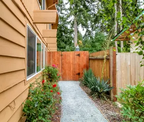Spacious, Quiet Retreat in Federal Way - Image 5