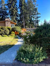 Spacious, Quiet Retreat in Federal Way - Image 3