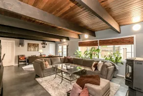 Spacious, Quiet Retreat in Federal Way - Image 2