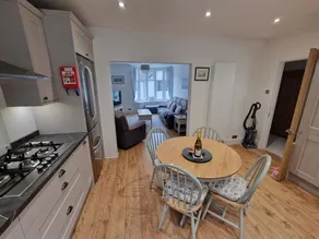 Lovely 2 bedroom apartment next to the beach - Image 3
