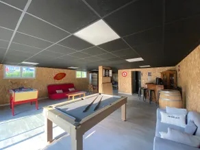 Spacious villa with heated swimming pool - Image 5