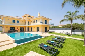 Family villa with heatable pool & game room - Image 3