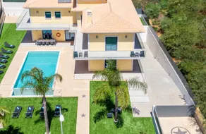 Family villa with heatable pool & game room - Image 4
