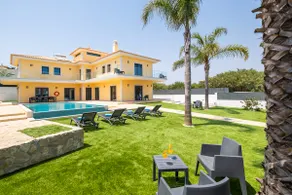 Family villa with heatable pool & game room - Image 2