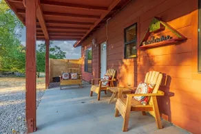 Cozy 2 Bedroom Guest House - Image 2