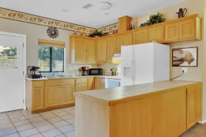 Cozy 2 Bedroom Guest House - Image 5