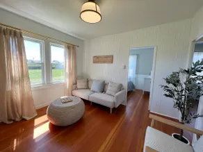 Sound View Beach Getaway Cottage - Image 5
