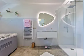 ”Romantico” Room with Private Jacuzzi - Image 5