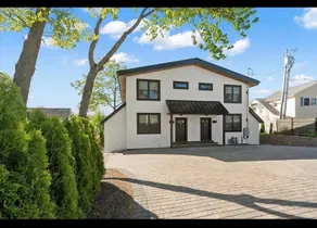 Cheerful 4 bedroom, lake-front vacation home - Image 3