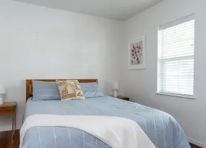 The Reba • Spacious, cozy, private, near downtown - Image 5