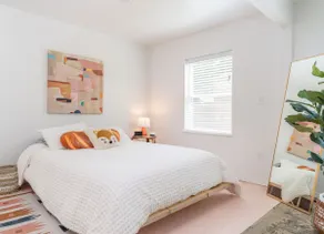 The Hot Lips • Rad Studio, Urban Historic District - Image 4