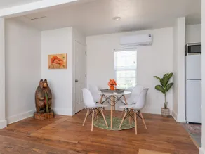 The Blond Busey • Spacious, Downtown Views & Urban - Image 5