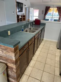 Cheerful Family Friendly 3 Bedroom Home - Image 2