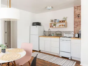 The Shelton • Spacious, close to new downtown park - Image 4