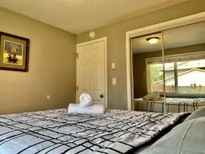 B: Lovely Single Story King Bed Apt - Image 4