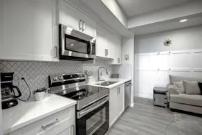 *2 Bedrooms|Full Kitchen|Faces Park - Image 4