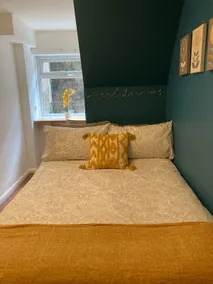 Perfectly located 2-bedroom flat, free parking. - Image 3