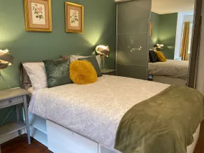 Perfectly located 2-bedroom flat, free parking. - Image 2