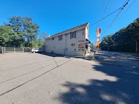 Close-to-all Sunny Sayville Studio - Image 5