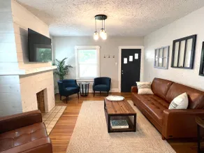 Huge Private Lot*5 mins to Stadiums*3 King Beds - Image 4