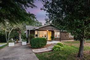 Spacious & Stylish ~ Near TIEC ~ Patio ~ Fire Pit! - Image 2