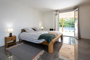 Maison avec piscine chauffée | Vue jardin - Image 4