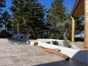 Maison avec piscine chauffée | Vue jardin - Image 2